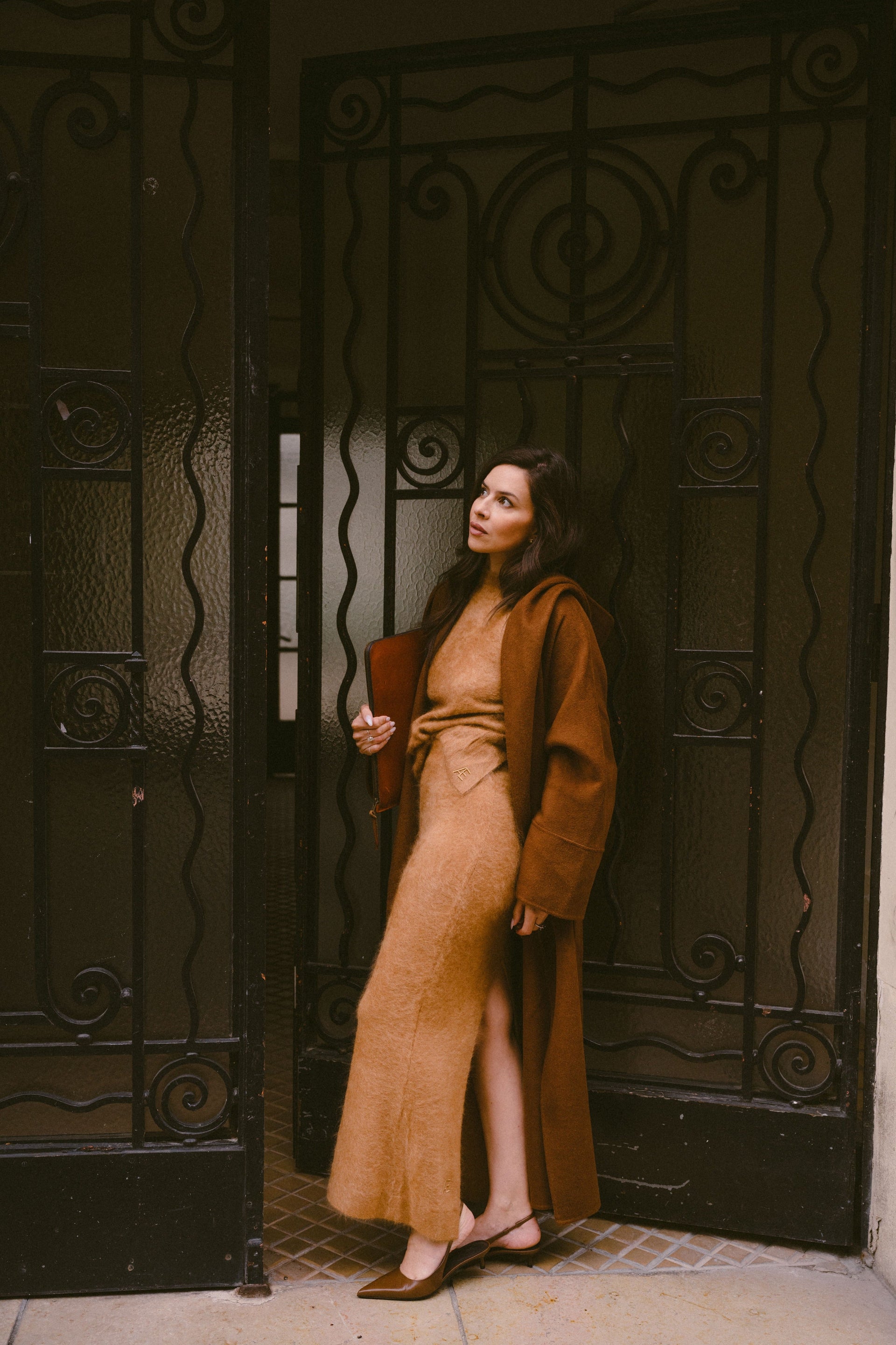 RAEV_Paris_-_AH25_-_Daring_Back_-Smoking_Skirt_Earth_Brushed_Cashmere-_Bureau_1