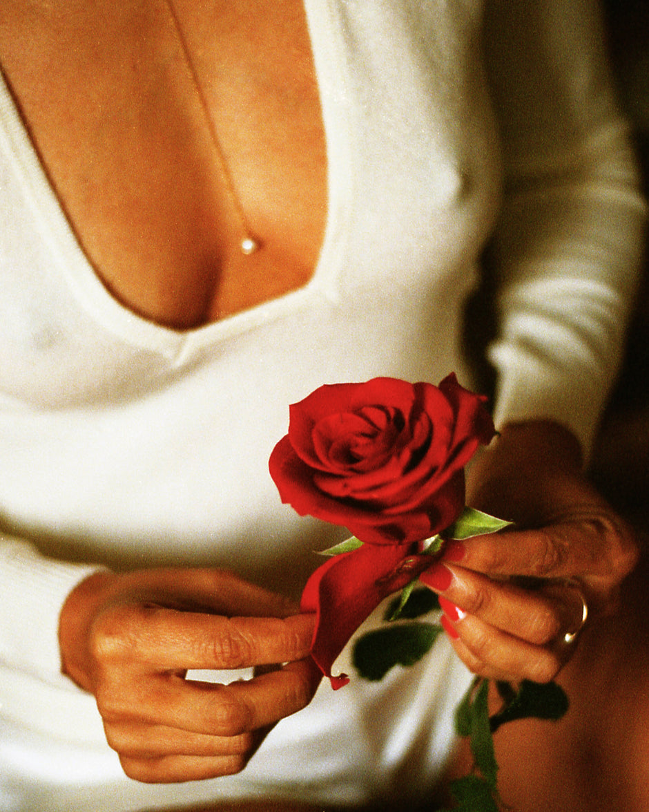 RAEV Paris - Sculpted Temptation - Ivory Top - Cashmere Wool Knitwear - Red Rose